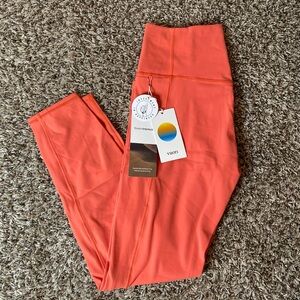 NWT Vuori Studio Pocket Legging Grapefruit Size Medium